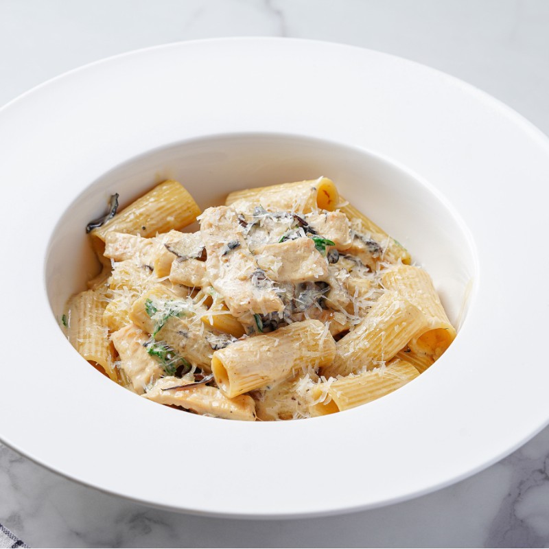 Grilled Chicken Rigatoni with Alfredo Sauce(Classic Italian Fresh Pasta)